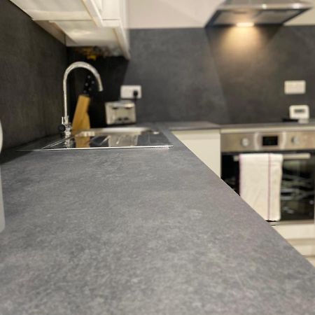 Amazing Central High Street Self Contained Apartments By Syl Watford  Exteriör bild
