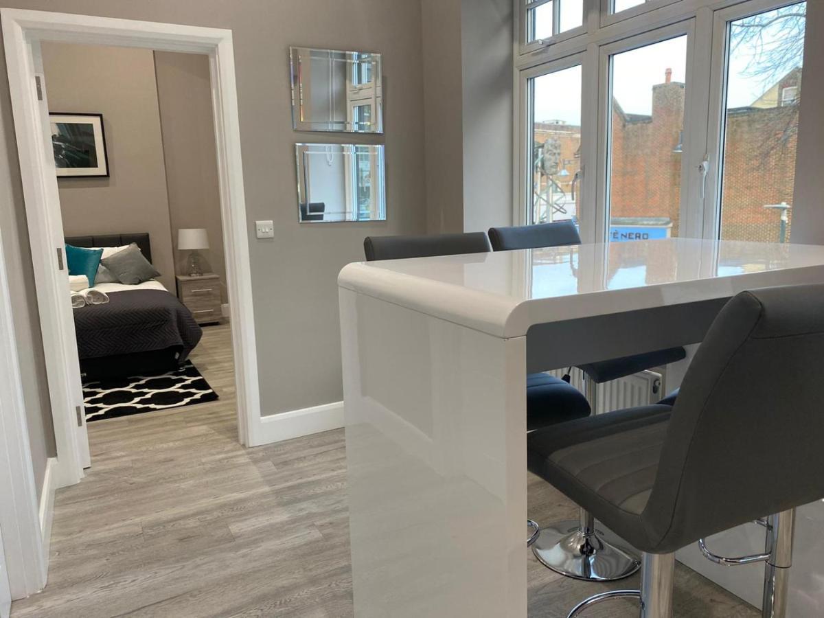 Amazing Central High Street Self Contained Apartments By Syl Watford  Exteriör bild