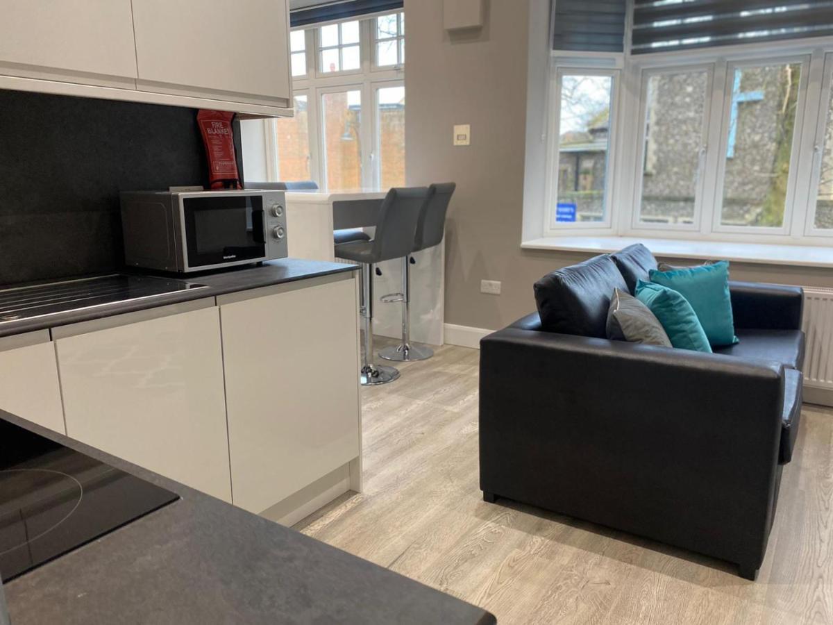 Amazing Central High Street Self Contained Apartments By Syl Watford  Exteriör bild