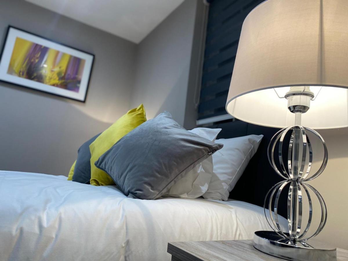 Amazing Central High Street Self Contained Apartments By Syl Watford  Exteriör bild