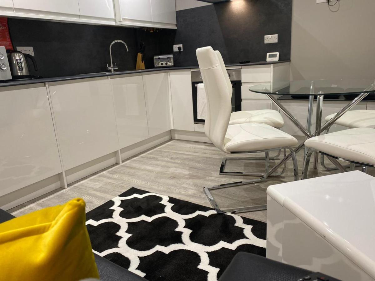 Amazing Central High Street Self Contained Apartments By Syl Watford  Exteriör bild