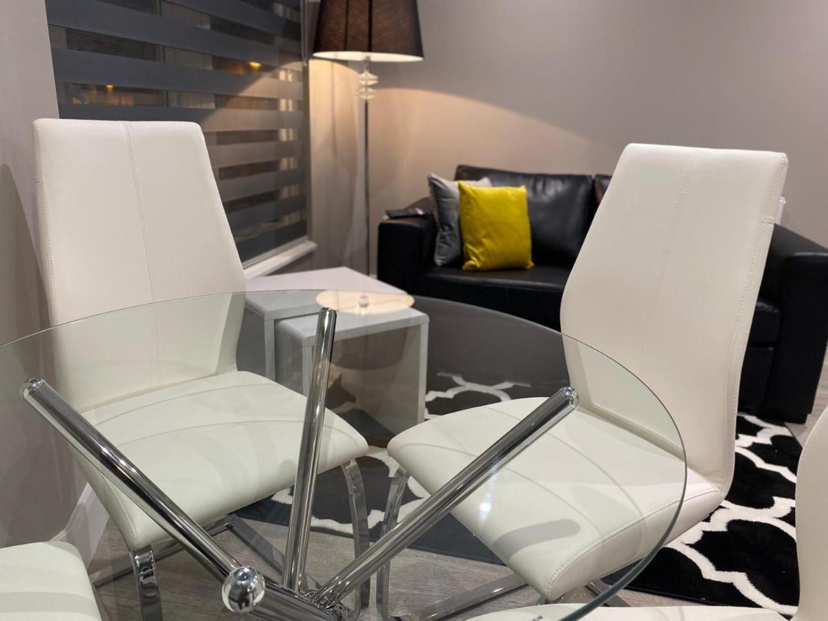 Amazing Central High Street Self Contained Apartments By Syl Watford  Exteriör bild