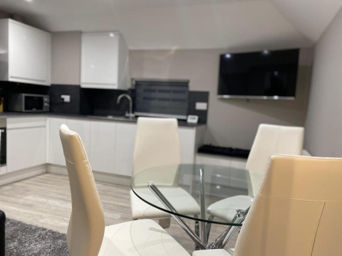Amazing Central High Street Self Contained Apartments By Syl Watford  Exteriör bild