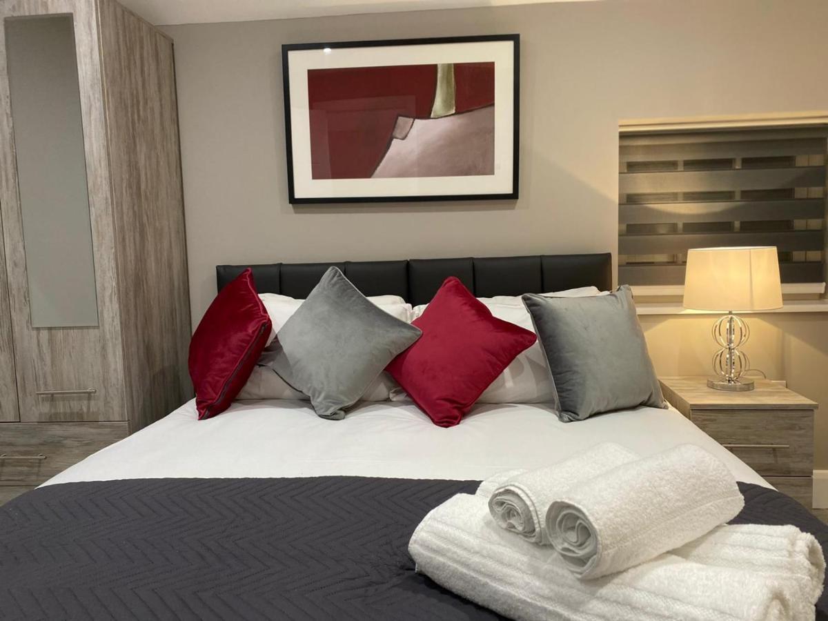 Amazing Central High Street Self Contained Apartments By Syl Watford  Exteriör bild