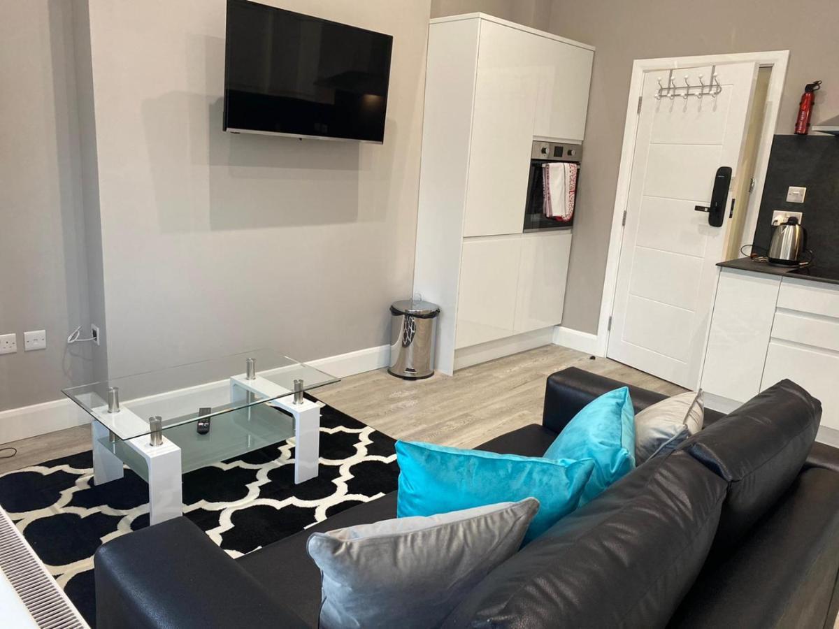 Amazing Central High Street Self Contained Apartments By Syl Watford  Exteriör bild