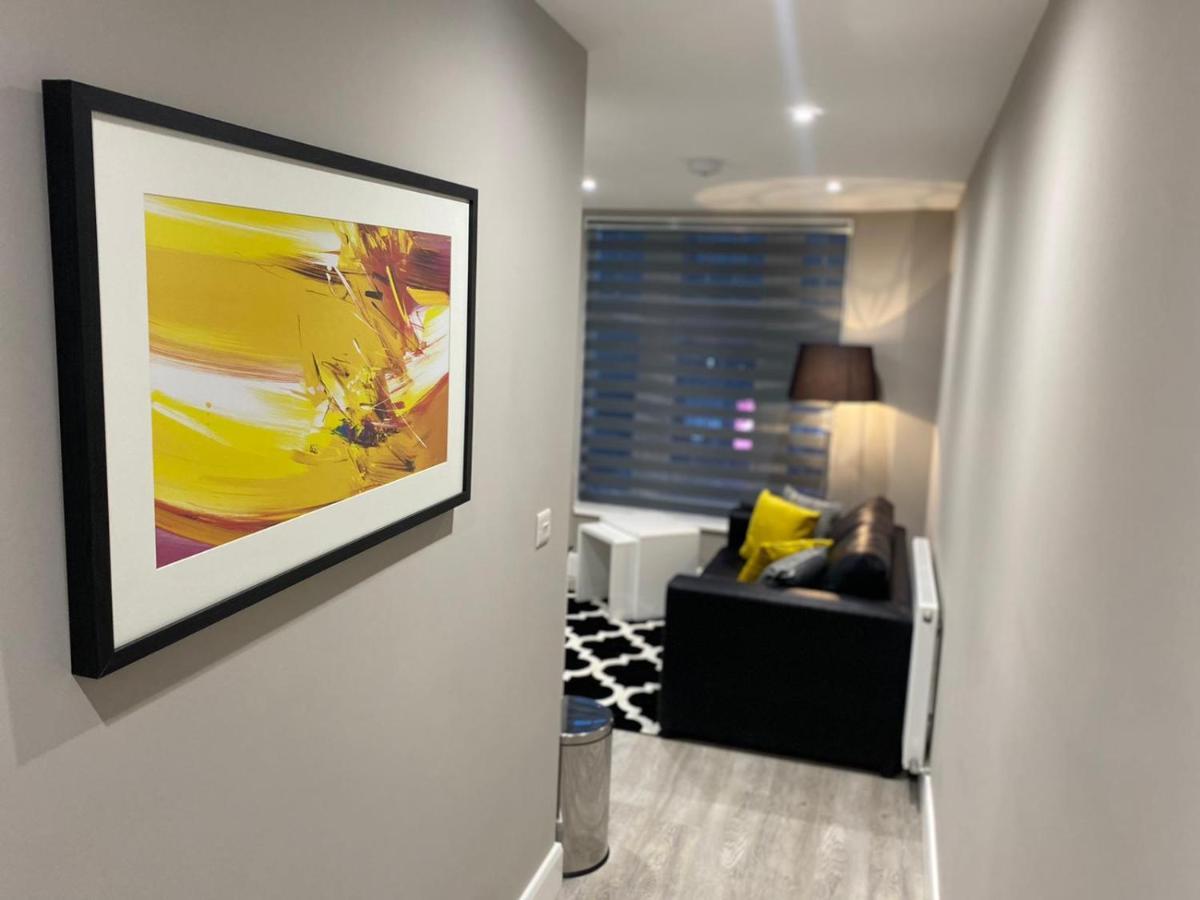 Amazing Central High Street Self Contained Apartments By Syl Watford  Exteriör bild